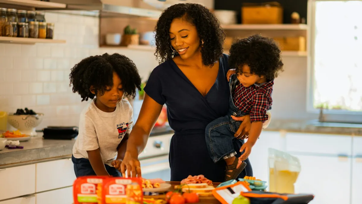 Atenção, mamãe! Confira 5 benefícios sociais que você pode ter direito