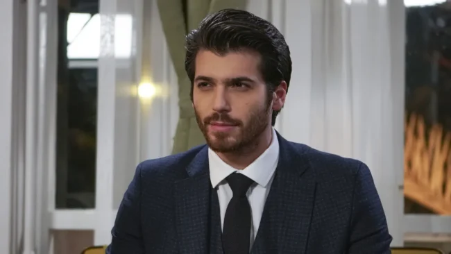 Paixão nacional! Confira tudo sobre o astro Can Yaman, ator turco que virou febre no Brasil (2)