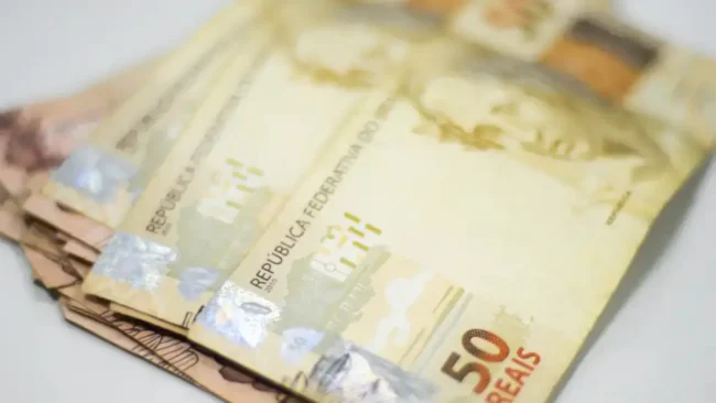 Salário mínimo terá aumento já em janeiro; saiba mais