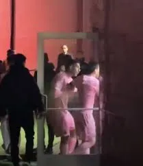 Messi tenta invadir vestiário e é contido por Suárez; entenda (2)