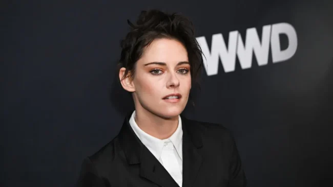 De 'Crepúsculo' aos anos 80 Kristen Stewart e Wagner Moura serão casal sombrio em novo filme de vampiros da A24